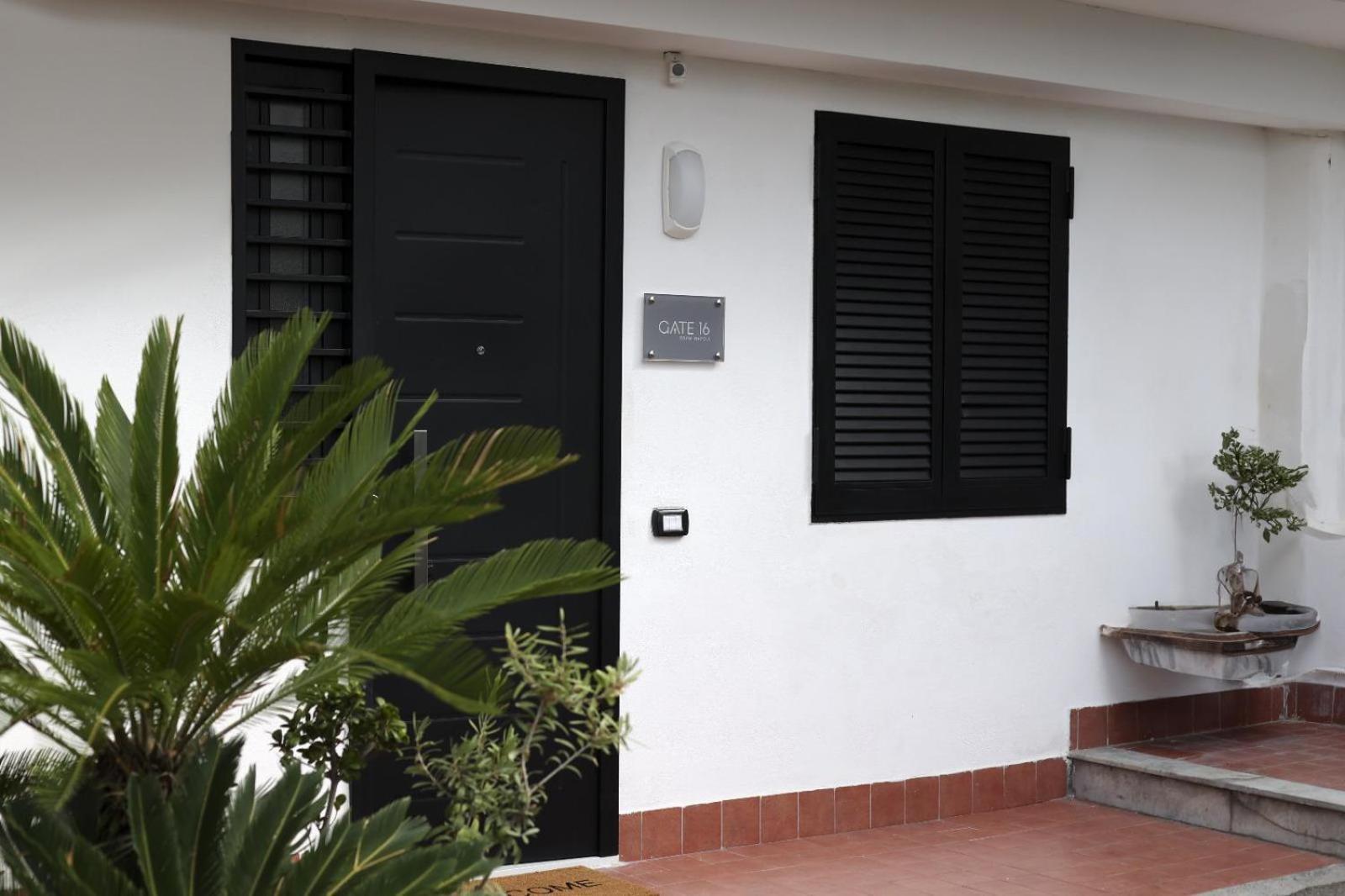 Apartment Gate 16 *